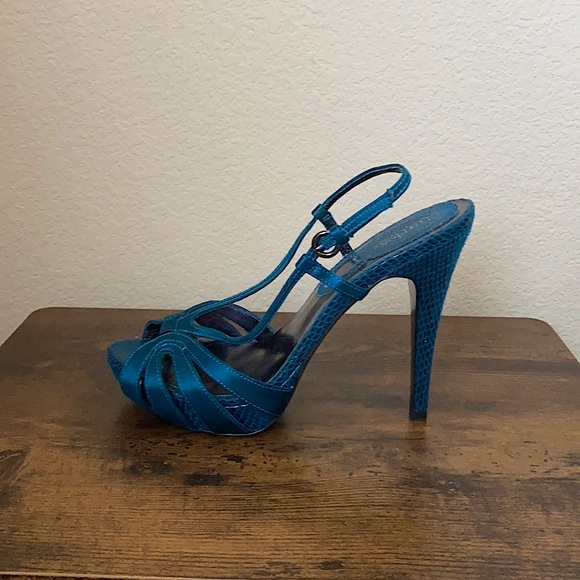 Charles by Charles David blue snake skin heels - Picture 2 of 4